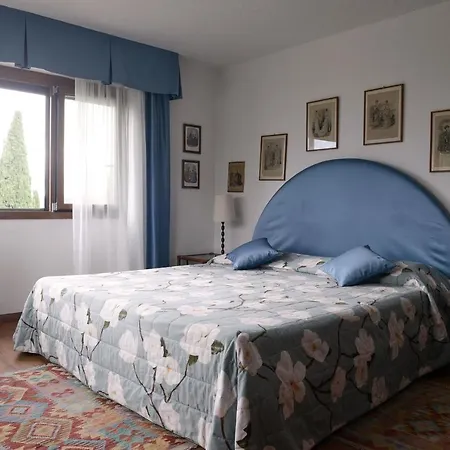 Hotel Paradiso *